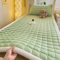 Axyaa Winter Velvet Bedspread King Size Quilted Mattress Pad