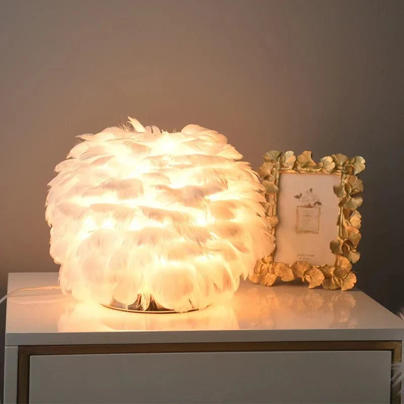 Axya Feather Table Lamp: Elegant E27 Lampshade for Home Decor and Events