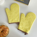 Axyaa Silicone Insulation Gloves: High Temp Resistant, Anti-Slip, for Kitchen, Baking, Microwave