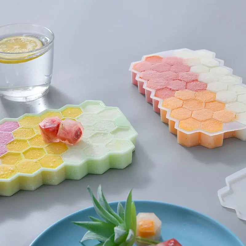 Axyaa Silicone Honeycomb Ice Mold with Lid for Cocktails & Whiskey