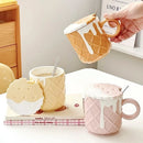 Axyaa 400ML Biscuit Pattern Coffee Mug With Lid, Spoon - Cute Kawaii Ceramic Cup