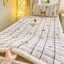 Axyaa Winter Velvet Bedspread King Size Quilted Mattress Pad