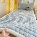 Axyaa Winter Velvet Bedspread King Size Quilted Mattress Pad