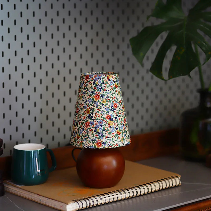 Axyaa Retro Floral Small Table Lamp - French Pastoral Style Solid Wood Bedside Lamp