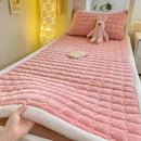 Axyaa Winter Velvet Bedspread King Size Quilted Mattress Pad