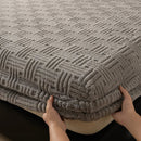 Axyaa Velvet Mattress Cover: Soft & Non-Slip Fitted Bed Sheet Protector for Bedroom