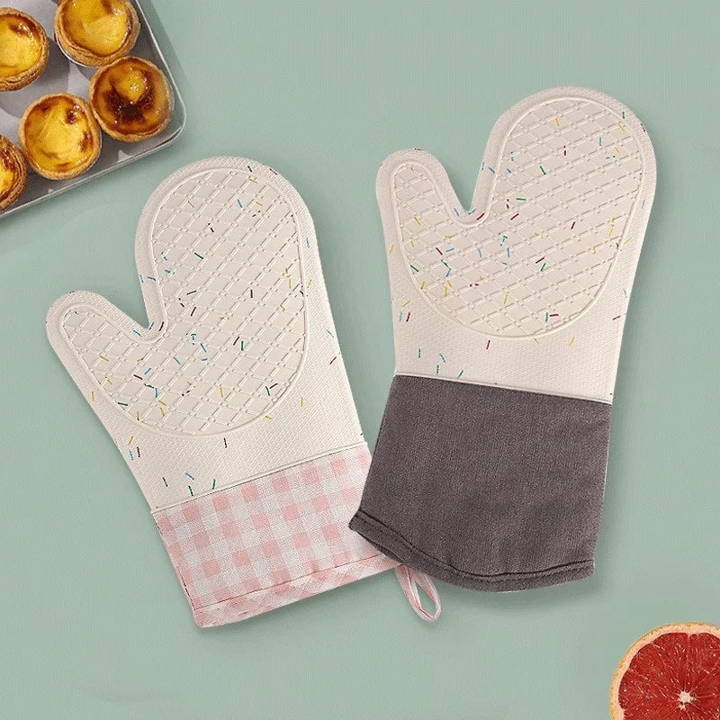 Axyaa Silicone Oven Glove: Heat-resistant, Flexible, Stylish Microwave Baking Accessory