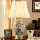 Axyaa European Retro Ceramic Table Lamp in Wedding Red