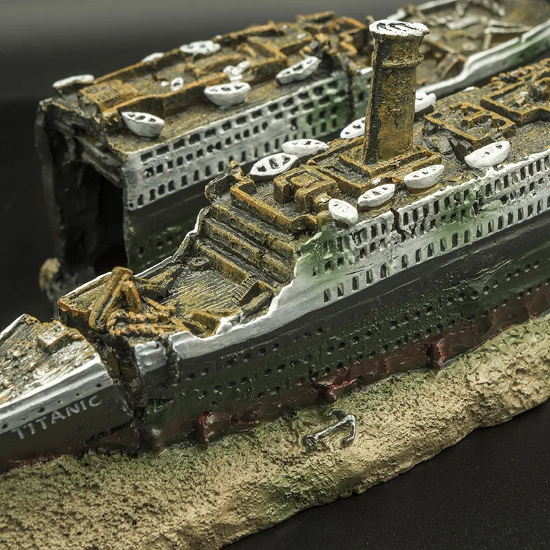 Axyaa Titanic Shipwreck Resin Aquarium Ornament 38cm.