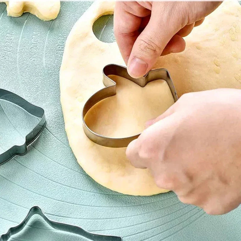 Axyaa Christmas Cookie Cutter Set - Stainless Steel Xmas Themed Biscuit Cutters