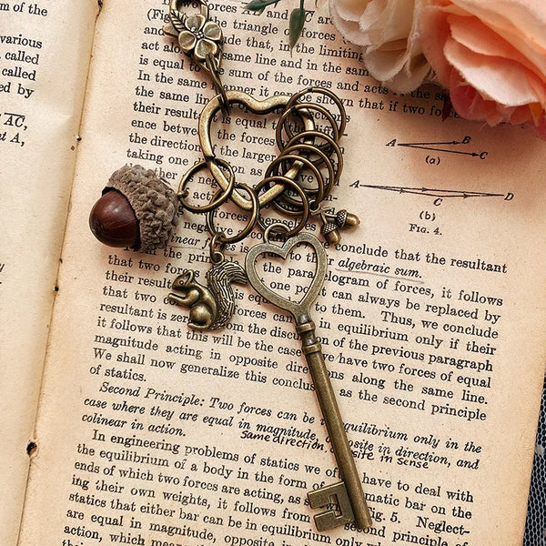 Axya Vintage Acorn Keychain with Gift Box, Alloy Metal, Artificial Carving, Photography Props, Home Decoration